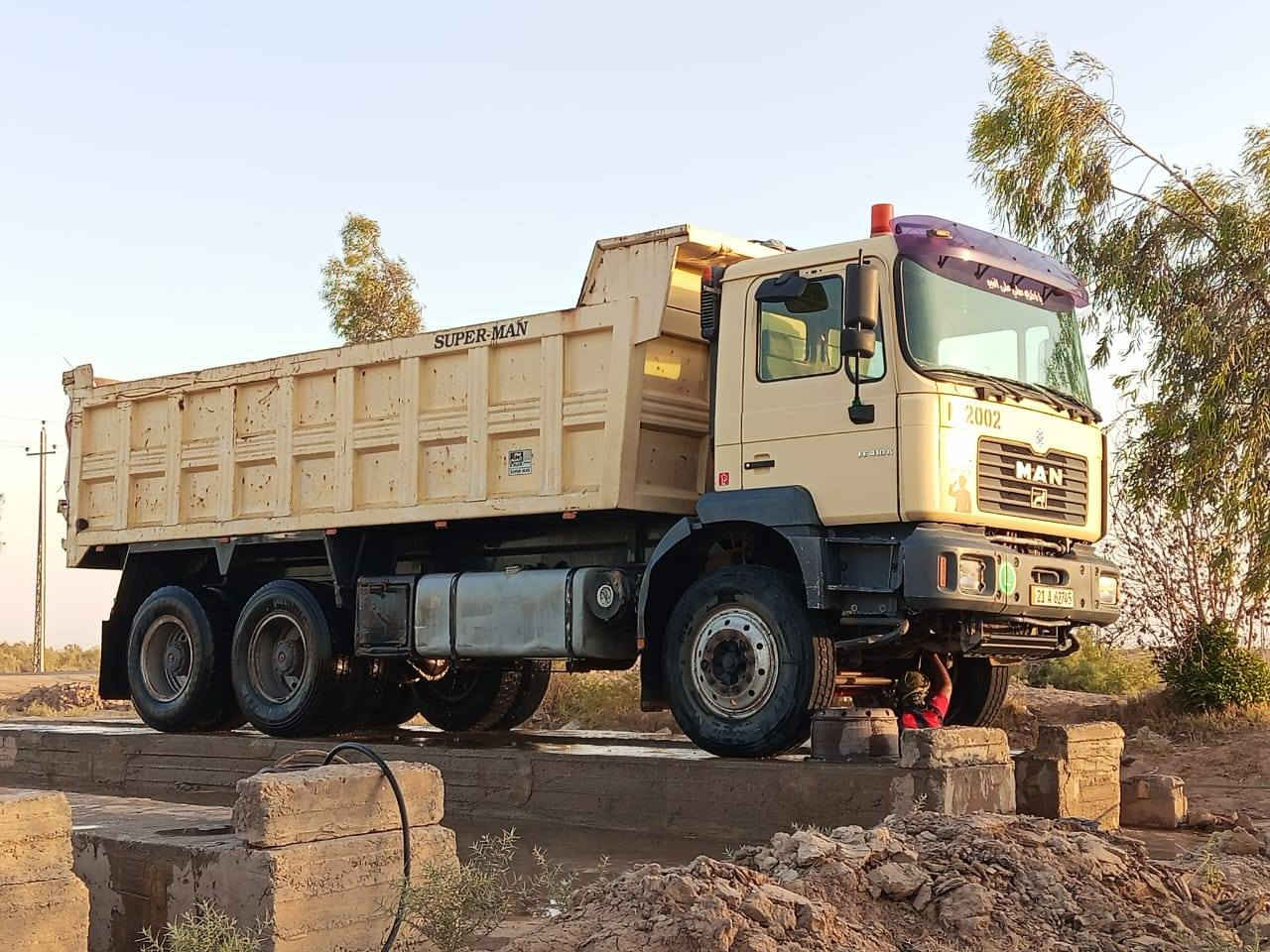 مان للبيع مجموعة جيئف حجم 410 موديل 2002 رقم سليمانيه بسمي رقم انكليزي هزه جديده المكان واسط الحفريه ***********
