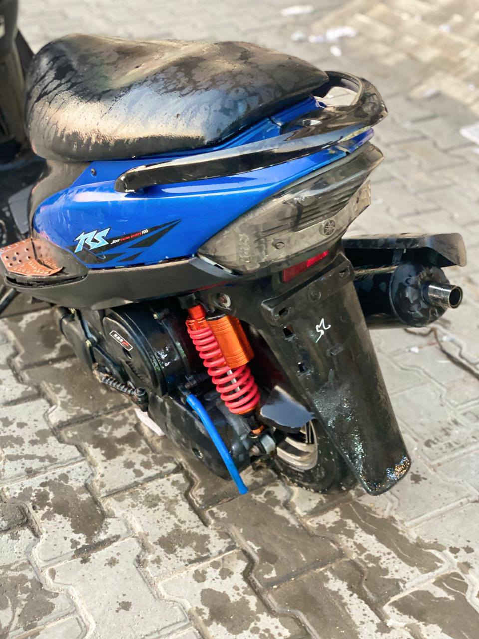 سلام عليكم 
ماكس عدله 2007
ما مفتوحه
وياله نجمه
فج رياضي 
يدات رياضي
صرنصه عدي كاتم وعدي fm 
لايت و  اشاير اشاير شغالات
بنز جديد 
سعرها 450 وبيها مجال بيع مستعجل 
***********
