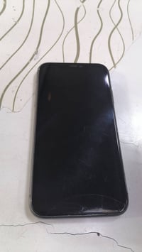 ايفون ١١ عادي للبيع شاشة مبدلة وفيس ايدي واكف الجاهز بحالة جيدة السعر ...