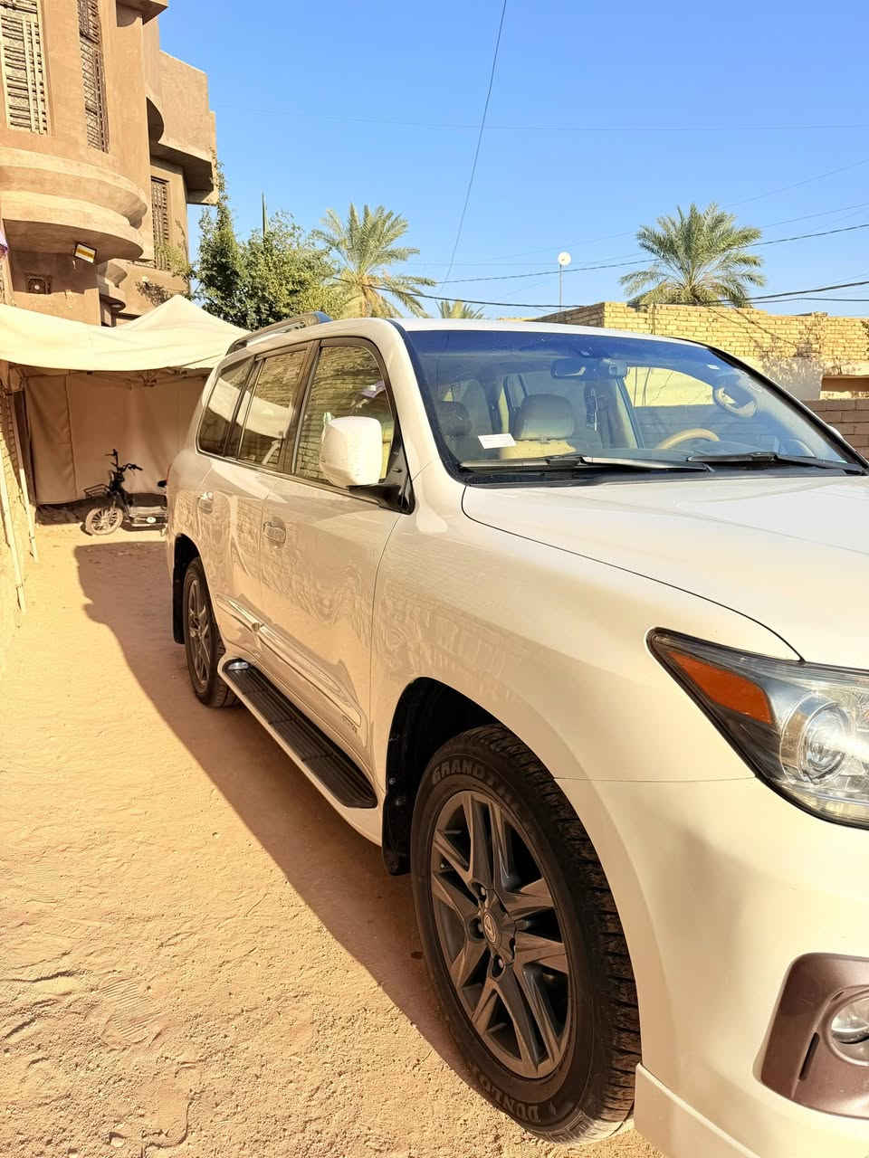 السلام عليكم موديل 2014 ماشيه 100كفالة     فقط طخة تحت يدة الباب الايسر الخلفي السعر 425 قابل للتفاوض
 
واتس  ***********
