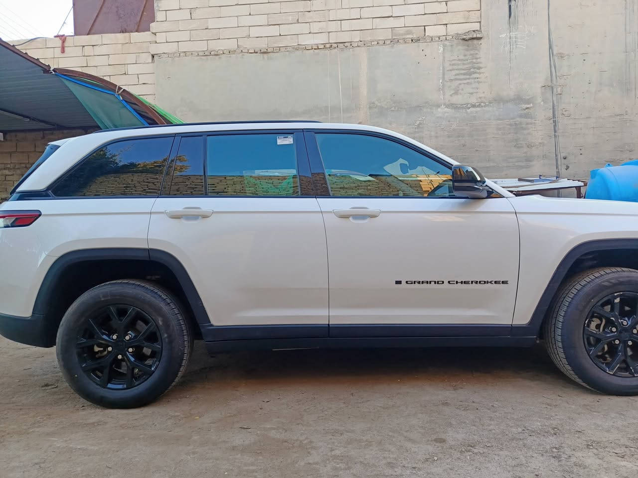 جيب/ لاريدو
مديل 24 
ماشية 39,000
السيارة مكفولة بيها بارد قليل باب الخلفي الايمن بدون معجون بدون صبغ 
مواصفات اللاريدو معروفه 
داخلة كتاب شهداء باسمي انطيك وكاله خاصه سنة و8 اشهر احولها باسمك
مكان السيارة ذي قار 
سعرها/40,000 $
للتواصل الاتصال على الرقم( ‏‪***********‬‏)
