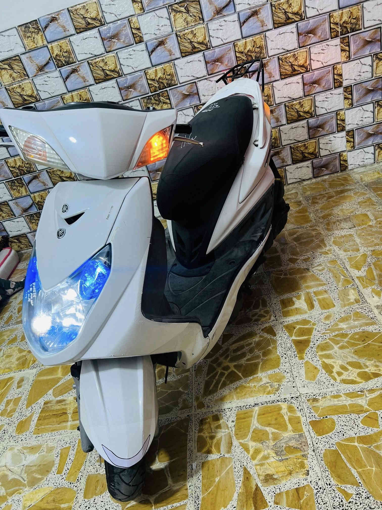 السلام عليكم سكنس ياباني قبق نفخ ستان كهربائي  فحل نوزل خطين    حديث مال رمبه جديده لوك مكفوله كفاله عامه مكينه. برغي ممفتوح بيه شلعه معدل فول جيب عشرين فيتر وياك اذ مفتوح بيه برغي تاخذه بلاش قبل شهرين نزله من الرمبه. كهربائيات كله شغاله اوراقه بسمي دراجه تتعب تكول جديده مال جناي مستعجل عل بيعه السعر 750   وبيه. مجال قليل. الهاتف *********** العنوان بغداد. الكراخ
