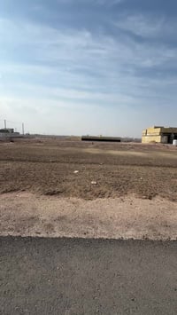 حي النرجس ال5000 • قطعة أرض • 210م مقابل خدمات