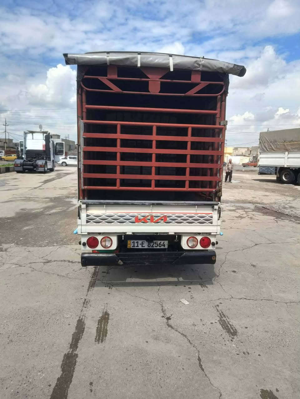 سلام عليكم كيا فحل للبيع موديل 2021 رقم بغداد بسمي سياره شرط المكينه مافتوحه بلادي طخم بلادي شرط كير اكسل سياره مابيهلامعجون ولا صبغ وضع شركه تبريد تدفيه شغال سياره صارسبوع من شادله توايرامامي خلفي مكاني  الموصل جانب الايمن السعر 160 بيها مجال كلشي بصيط حك الجيه الموشرايل لا يكسر بحلال الناس يوجد؟ بيها حصه كاز التصال ستفسار ***********
