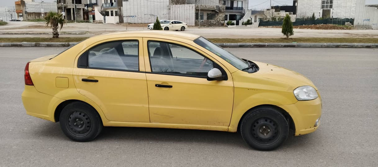 بەناوی خوای بەخشندە 
ئەڤیۆ تەکسی گیڕ تۆماتیک
گیڕو مەکینەی بەشەرت
چوار جام کارەبا ئاوێنە کارەبا
ماڵی کەسابەتە 
تازە پشتو پێشی تون کراوەتەوە ڕۆنو پاتری تازە بۆ گۆڕاوە 
سەیارەکە تەحویلی ئەسڵیەو ساحێبی کوردە و وەکالەتیشی بەناوی کوردەوەیە و تەحویل ئەکات
ماڵی دۆستە لە سلیمانیم
35 گەڵاو مەعمەلەیەکی برایانە 
*********** السليمانية, العراق
