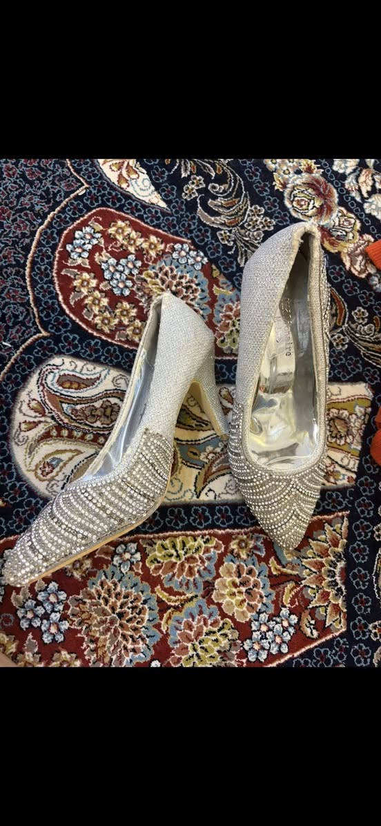 فستان يلبس حته ٨٠ مطاط يلبس فري سايز لحد ٨٠ وجوهً وياهً الحذاء ب٣٥هو والحذاء وياه


**إذا كنت صاحب هذا الإعلان وتريد حذفه لأي سبب، رجاءا أرسل رسالة إلى الدعم الفني**