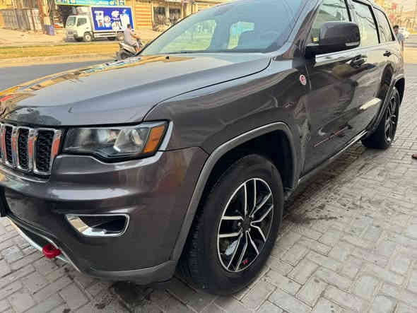 السلام عليكم 
جيب ترايل هوك 2020
وارد أمريكي 
حادث  جاملغ وبنيد بدون دواخل بدون شاصي 
صور الحادث بالمنشور
 
المواصفات 
جكات 
فتحه 
كشنات جلد 
تدفئه وتبريد بالكشنات
تشغيل عن بعد 
محرك v8-5700
رادار جانبي نقطه عمياء 
تحكم ستيرن +شفتات 
شاشه +كامره دواره 
جنطه كهرباء 

وبعد بيها مواصفات 
رقم بغداد بسمي تحويل مباشر 
السعر 230وبيها مجال 
مكاني بغداد حي اور 
***********
