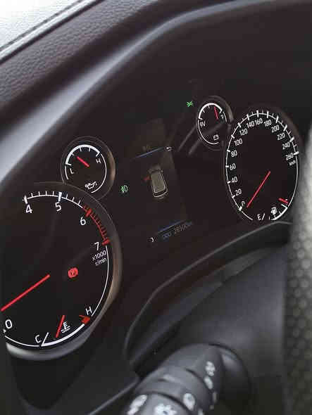 للبيع لاندكروزر  2024
رقم بغداد دولي ⭐ (( مميز  )) ⭐
​نوع المحرك: V6 توين تيربو (Twin-Turbo)
​السعة: 3.5 لتر (3.5T)
​القوة الحصانية: 409 حصان (hp)
​عزم الدوران: 650 نيوتن متر (Nm)
​ناقل الحركة أوتوماتيكي 10 سرعات.
​نظام الدفع: دفع رباعي (4WD).
---------------------------------
 * المواصفات الداخلية * 🥇🏅
• كشنات جلد فاخر 
• فتحة سقف 
•​ مقعد السائق والراكب الأمامي قابلان للتعديل كهربائياً، مع خاصية الذاكرة لوضعية مقعد السائق 
•​ تبريد وتدفئة كشنات 
💻 الترفيه والتكنولوجيا
•​ شاشة المعلومات والترفيه: شاشة لمس كبيرة الحجم، بقياس 12.3 ​تدعم أنظمة Apple CarPlay و Android Auto.
​شاشة السائق (العدادات): شاشة معلومات متعددة (Multi-Information Display) بقياس 7 إنش تتوسط العدادات (Optitron Meter).
•​ شاشات الترفيه الخلفية لمقاعد الصف الثاني ( 11 إنش ).
•​ نظام صوتي:  JBL 
•​ شاحن لاسلكي: توفر شاحن لاسلكي للهواتف الذكية.
• ثلاجة
• تطعيمات خشبية فاخرة (مثل خشب الجوز - Walnut) في لوحة القيادة والأبواب.)
---------------------------------
كفالة عامة
عداد المسافة - 28 الف km
السياره تحت الضمان
السعر 💸💸 (( 770 )) 💲💲
للاستفسار رقم صاحب السياره 

☎️ - ***********

☎️ - ***********
