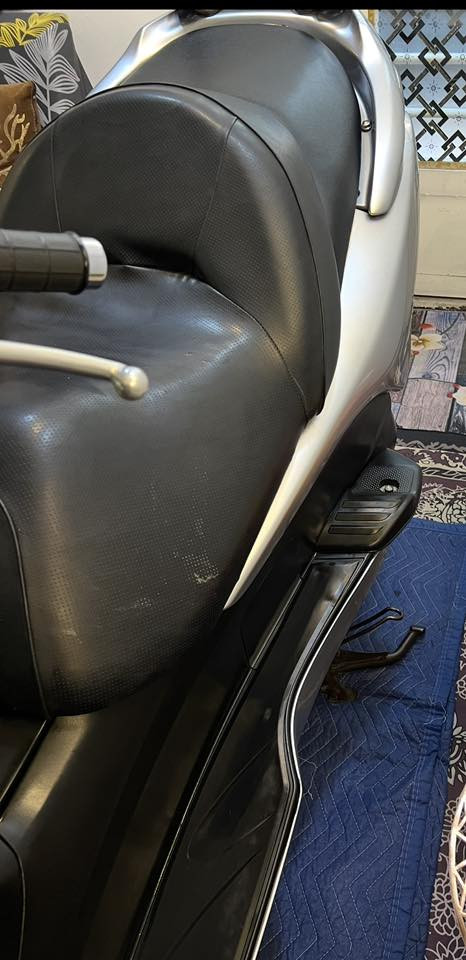 سلام عليكم فورزه 0\9 👍
مكفولة كفاله عامه مكينه كلجات خير من الله 

مواصفات 7 كير 4 تحويلات لون رصاصي مميز 

هيتر بليدات انبيتري ماشي 42سكن بغداد ***********
