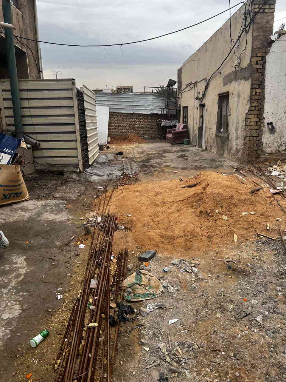 السلام عليكم
قطعة ارض للبيع المساحة 50 متر واجهه 5 ونزال 10 

الموقع بغداد الجديدة شارع الحدادين قرب مقبرة المسيح 

السعر 75 

للاستفسار *********** متوفر فقط واتساب

المقطع مصور قبل سنه حاليا الشارع والقطعة نضيفات من اي انقاض
