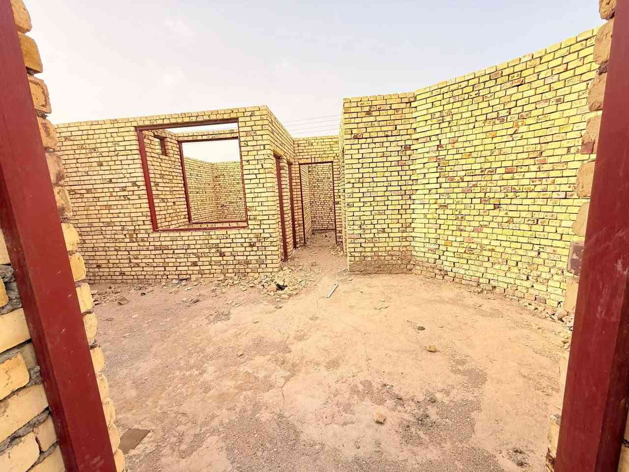 هيكل زراعي للبيع مساحه ٢٠٠م في شارع المهندس منطقه الصخيين قريبا على شارع العام 
بناء درجه اولى هيكل غير مسقف 
يتكون من ديوانيه كبيره وصاله ومطبخ حار وبارد 
 وغرفه +صحيات (سويت)
وغرفه ثانيه كبيره وصحيات داخليه وخارجيه ومناور 
خدمات ماء وكهرباء ومجاري شارعه ١٠م 
للمزيد اتصال 
***********
