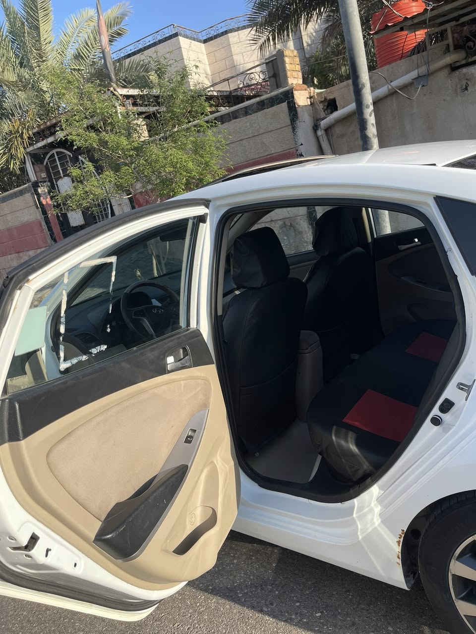 السلام عليكم
اكسنت 2016 خليجي كفاله عامة 
من الفتح والتبديل والضربة والصبغ فول مواصفات موضحة بلصور محرك 1600المرغوب بلكرتون كير حدادية تخم تاير جدد بمعنى الكلمة ماشية 120kmالسيارة بسمي رقم الجديد تحويل ثاني يوم سنوية ل2030 
السيارة بيهه فقط طخات بسيطة بدون تعديل
مكاني البصرة المركز المعقل  سعر السيارة 98مع المجال 
 موجود واتساب ورصيد ***********
