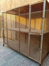 عندي برج حيوانات الطول3م العرض متر وارتفاع مترين ويتكون من طابقين وارب...