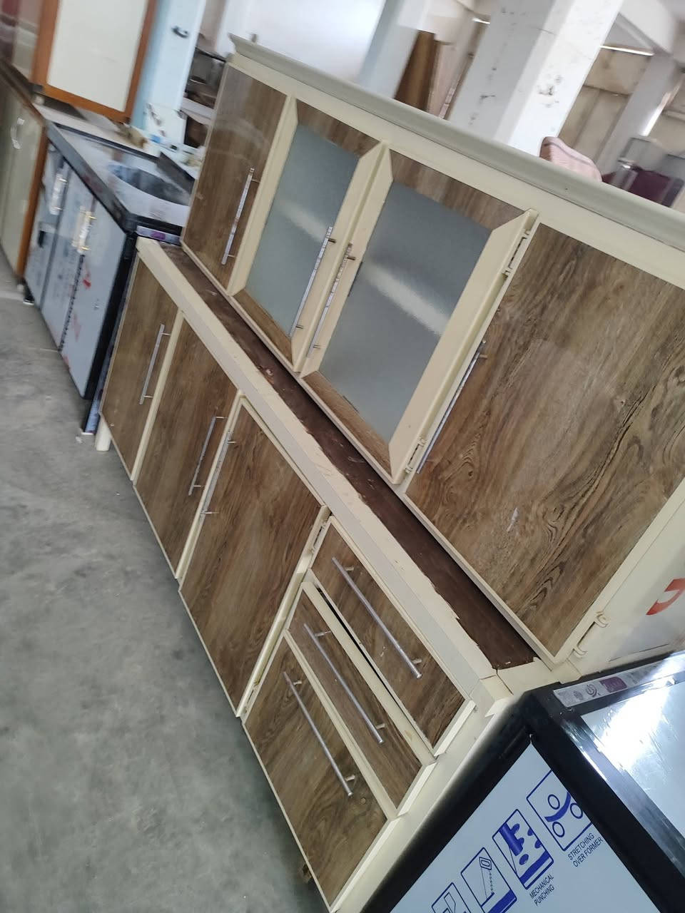 معرض سيف التميمي العنوان الحويجه شارع اليرموك العريض قرب شارع اطباء للاستفسار ***********او***********
