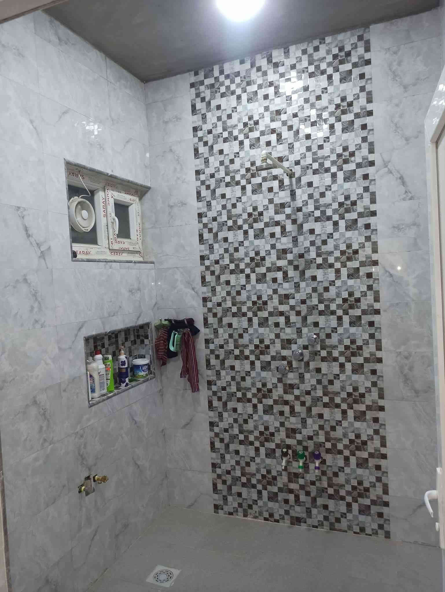 السلام عليكم بيت للبيع مساحه 250متر شغل درجه اولى حديث 2024 في حي النهضه خلف سوق ابو جميغ بيت قاطين مكوناته
2صاله 4غرف ثنين سويت كامل حمامات عدد 5 سطحين اساس وسقف كونكريت مسلح رباطات شغل درجه اولى بيت كلش متعوب علي مواد كله من الزين غير متواجد على الفيس تصال على رقم وعرف باقي تفاصيل مطلوب اسكان 50مليون
***********.  ***********
