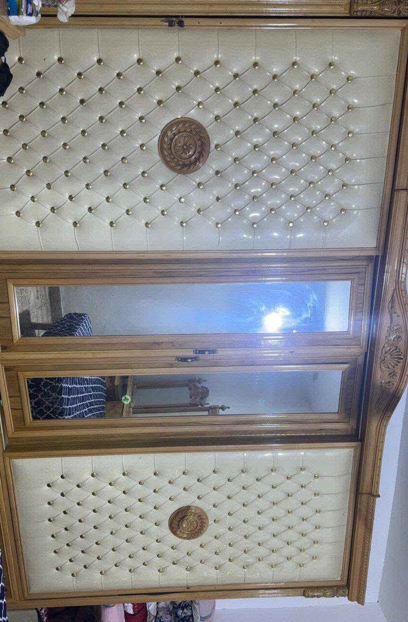 السلام عليكم غرفه نوم لبيع صاج عراقي  جديد استعمال قليل سبب البيع ضيق االمكان بغداد حي العامل السعر مليون ونص رقم الهاتف (***********)
