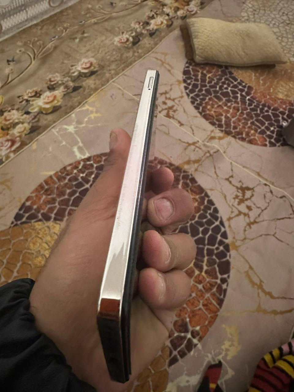 جهاز اخو الجديد نظيف ب 170و بي مجال كامل الملحقات شاحن و كارتونه رقم التواصل ***********
