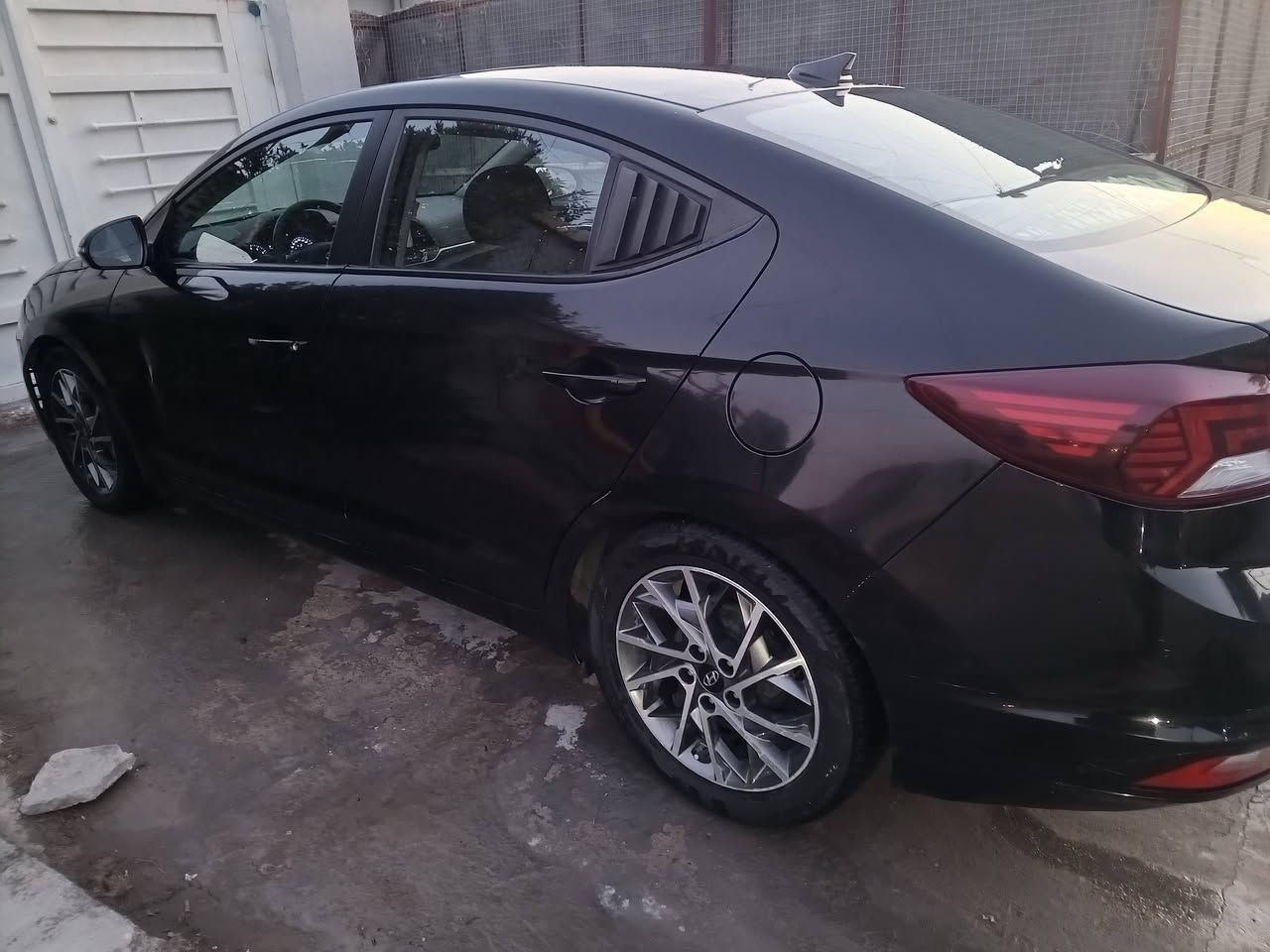 النترا ٢٠٢٠ فول مواصفات ١/١ 
رقم اربيل 🇮🇶
المواصفات 👇🏻
محرك ٢٠٠٠ دوش 
كير AT
بصمة تشغيل . بصمة ابواب 
فتحة سقف  . إشارة في المري
رادار تنبيه   .  شاشة كبيرة بلاد 
كاميرا دوار  . ويل كروم بلاد 
بيها بعد كثير مواصفات بالفول 
بيع او مراوس/ العنوان بغداد ***********
