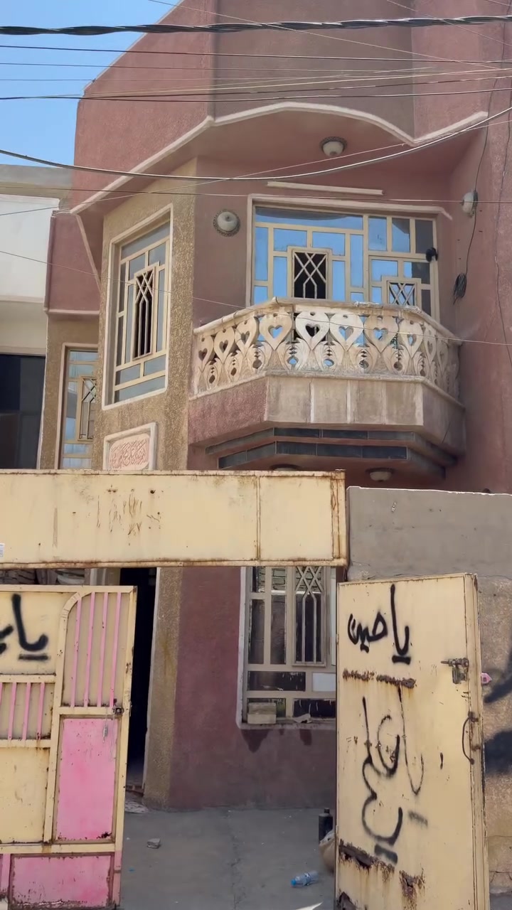 بيت للايجار منطقه الثعالبه المساحه 100 متر
مربع ال11000 بدايه المنطقه بفرع عياده الدكتور حيدر العامري للاسنان 
يتكون من 3 غرف نوم و حمامين و استقبال وحولي مطبخ للاستفسار ***********
