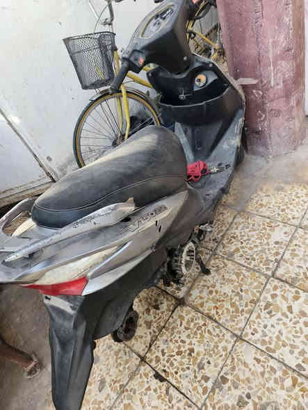 سلام عليكم ادرس ماليزي شغاله سلف هندر 
عوزه بس صالصنه +بوبرين مال اكل وبس 
متوازي على بيعته 
ب١٥٠وبيه مجال 
ابيع كوم حديد

كوت داموك 
***********
