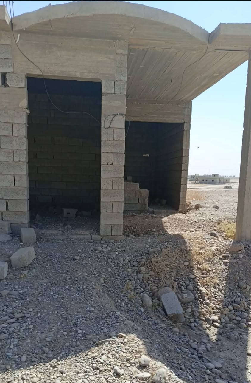 بيت للبيع يعني هيكل 3 قرف نوم مطبخ وديوان صحيات داخليه مي كهرباء انترنت ضوئي موجود 
قريت لشيخ ناجي الجبارة 
قبل روتانا 
سعر مناسب جدا 15 مليون 
***********
