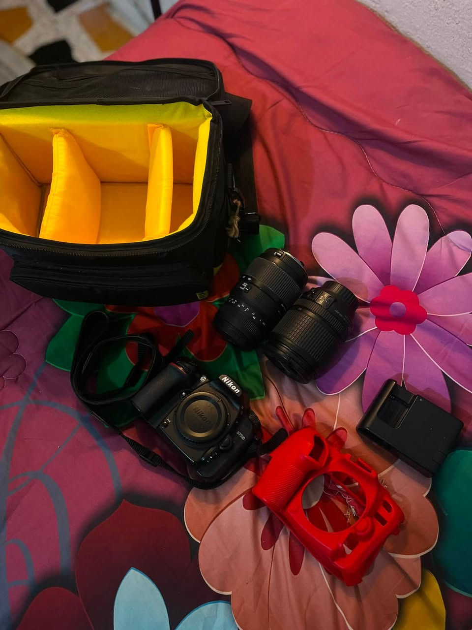 للبيع nikon 7500d
ننظظيفة ١٠٠٪؜ استخدام كلش قليل
بيها واي فاي وشاشتها لمس قلابه
وياها ملحقاتها كامله الكارتون واغطية العدسات بالاضافة الى جنطة وحزام وشاحنة وحافظة جلاتينيه وعدسة سيكما ٣٠٠-٧٠


**إذا كنت صاحب هذا الإعلان وتريد حذفه لأي سبب، رجاءا أرسل رسالة إلى الدعم الفني**