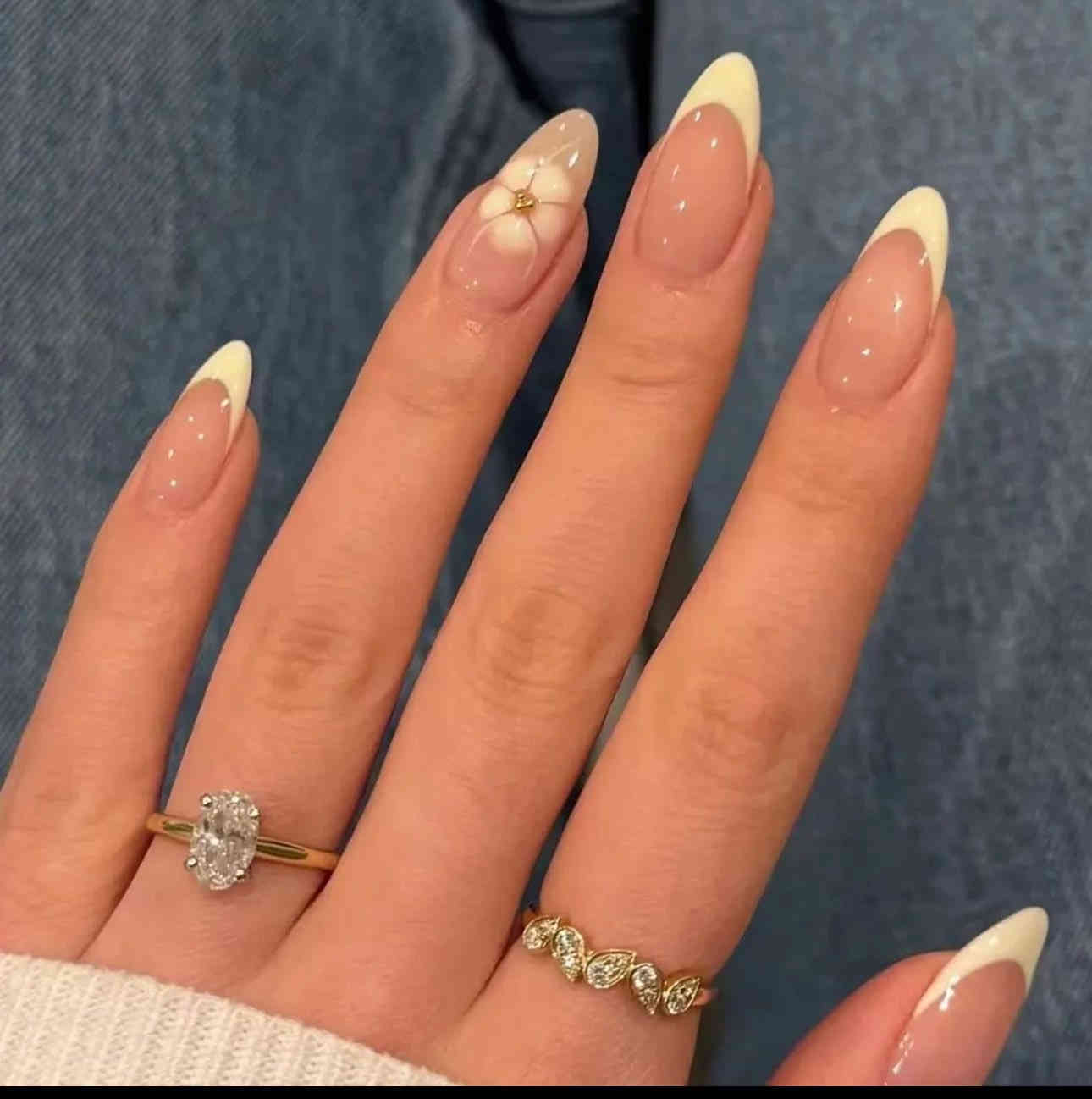 عروض نار🔥❤️‍🔥
جلش+دزاين10
جل اكستيشين+دزاين20
جلش قدم10
الي تحب تحجز تراسلني خاص
او تراسلني ع رقم الواتساب
***********
العنوان بلديات المعسكر بظهر سيد هاني
