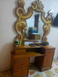 ميز امراية يحتوي بوفيه ومجر اثنين للبيع + جرباية ام نفر تفصال خشب درجه...