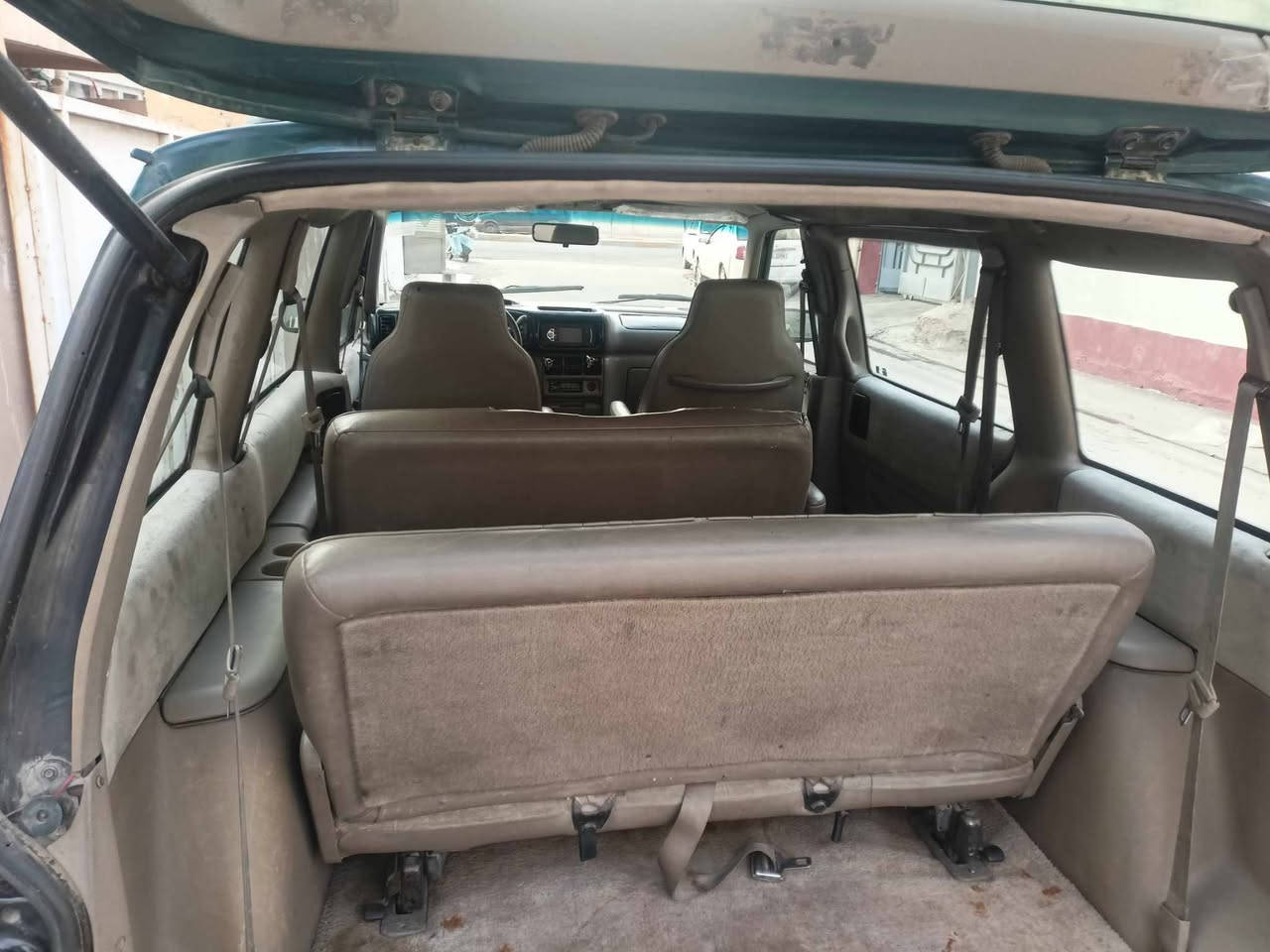 من رخصة ادمن دوج كلايزر موديل 1994 رقم كركوك مشروع وطني  شرط التحويل بيه بطاقه بانزين محرك كالوبر بلاد لا صرف لا بخار كير كهربائي تبريد بس كمبريسر كهربائيات كله شغاله سعره 38 و بيه مجال للشراي للبيع او مراوسه حسب القناعه خاص موجود و الرقم ***********
