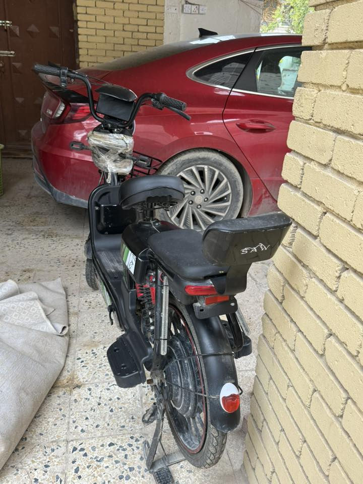 عندي دراجه شحن للبيع
بيها بس تاير الوره طاك 
رايدها ب 225 وبيها مجال 
للاستفسار والتواصل 
***********
