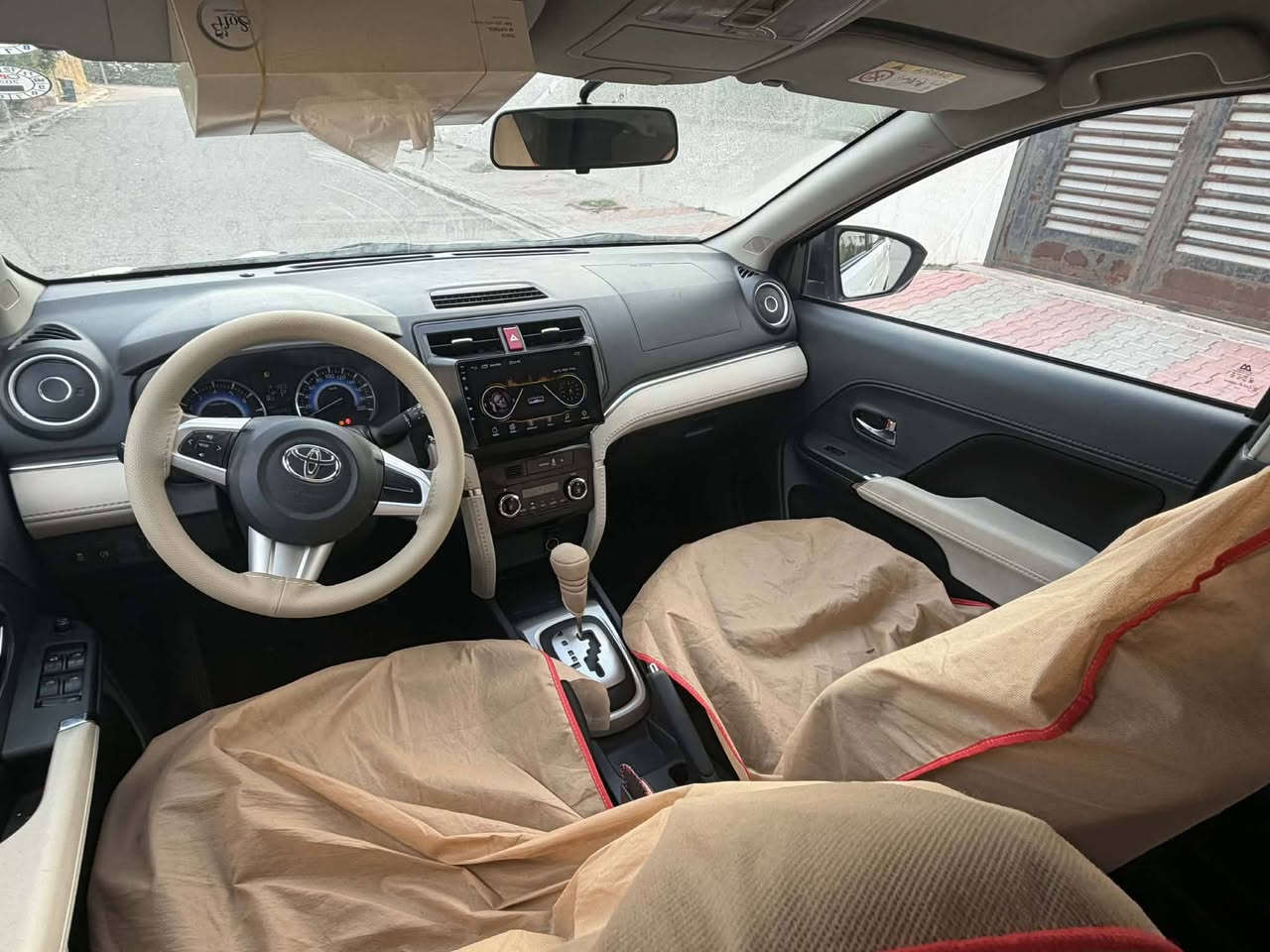 *********** تویوتا رش مودیل 2023 كير اوتوماتيك 7 راكب موصفات خليجي ماشي 46 الف سياره جاهزه نضيفه كير محرك تبريد شرط تبريد مركزي فقط ربع باب صبغ بدون ضرر داخل بيسمي تحويل نفس يوم  رقم سنوي جديد سعري 168 ورقه مكان اربيل بنصلاوة ***********
