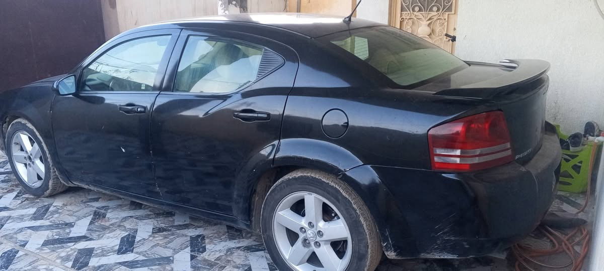 السلام عليكم 
دوج افنجر كير محرك 6 سلندر 3500
السياره نظيفه بيه صبغ حزام تخم تاير جدد 
تبريد كهربائيات شغاله بيه احد الرواجز صوت بسيط من تحمه يروح الصوت خرسه صير سياره ناعمه باسمي رقم انكليزي بابل العنوان بابل المسيب ***********
السعر 62 او مراوس بأنباله نظيفه صفره
