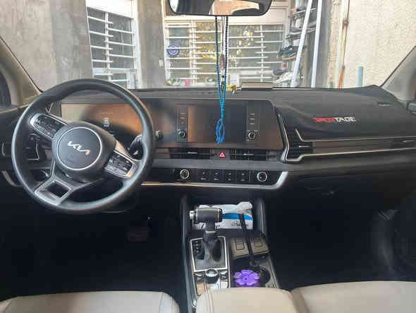 السلام عليكم 
***********
سبورتج 2023 امريكي
3 قطع صبغ بيه بنيد خارج العراق 
وبيها بابين بغداد
السياره ماشيه 50 
مواصفات عاديه 
السعر 195 وبيها مجال 
المكان بغداد شارع فلسطين
***********
