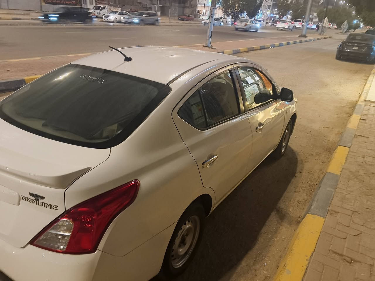 السلام عليكم للبيع فقط نيسان صني 2020 هندي بليه الزرقاء رقم اربيل رقم سنويه غير نافذات سياره مكفوله كفاله عامه مكفوله جير ومكينه وحداديه وتبريد ماشيه 115 بيها مكانيا بارد سعرها102 وبيها مجال حق الجيه التواصل  ***********
