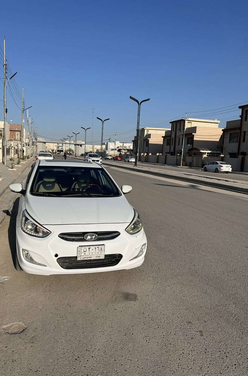 لسلام عليكم 
اكسنت 2015 
 خليجي فول 
مكينه 1600 المرغوب قطرتين 
فتحة 
حساسات خلفيه 
كامرا 
شاشه 
تحكم ستيرن جهتين 
ارضيه مغلفه 
دوشمه 
خمسة ويل كب بلادي شركة 
وباقي المواصفات العاديه 
صدر امامي خلفي جديد
تدفئه شغاله و تبريد 
ومناقصها شي تشغل وتطلع وين متريد 
بيها صبغ جاملغين اماميات 
وهاي الطخة ما مصبوغة 
والباقي الصور واضحة 
مكفولة كير ومكينه وكهربائيات 
ماشية 64 الف حاليا 
السياره من اخذتها ماشيه 20 الف بس 
بس عاطل عدهم الدشبول ومبدلينه ف مصفره قبلها جانت ماشيه 75 الف وموجوده صور وليبل المشي 
يعني مجموع المشي الكلي تقريبا 135 الف 
ف خلي نكول السياره ماشيه 135 الف كيلو 

وكلشي ذاكر بلمنشور وصورها واضحة وتفاصيلها واضحة 
مكان السياره بغداد العامرية  
السعر 95ورقة وبيها مجال بسيط 
***********
