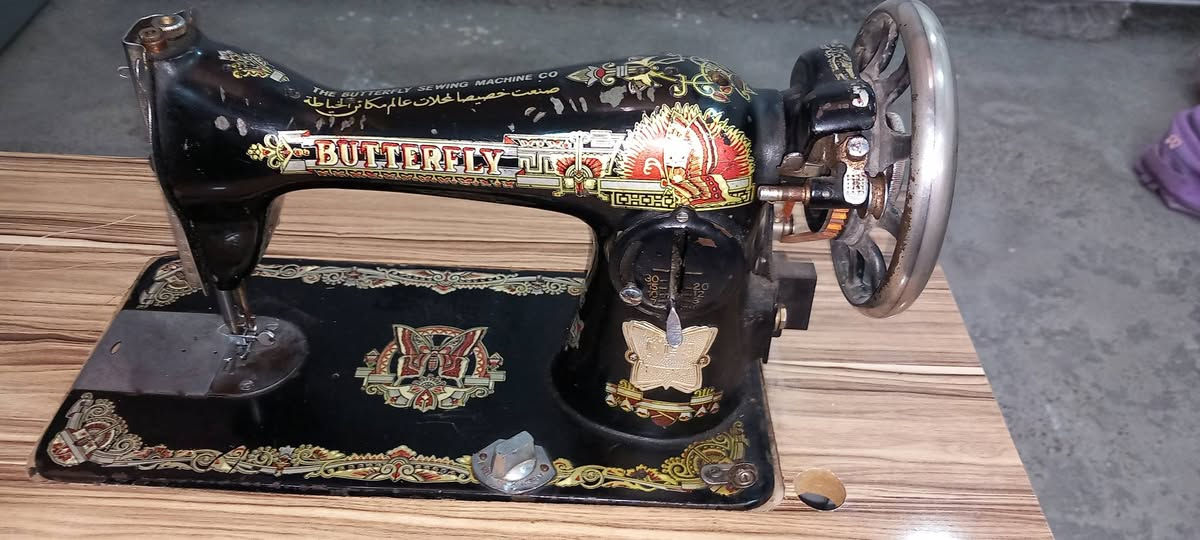 السلام عليكم
مكينه خياطة فراشة مع الميز كامله شغاله للبيع المكان 
سبع البور / الضباط / السعر تواصل على الخاص
واتساب ***********
