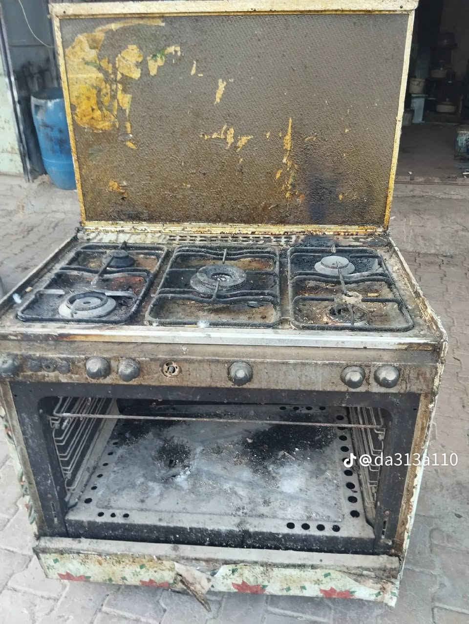 سلام عليكم ورشة ابو علي اللصيانة الطباخات الغازية صيانة موقعية خليك ابيتك وتجيك  للبيت التواصل على واتساب ***********
