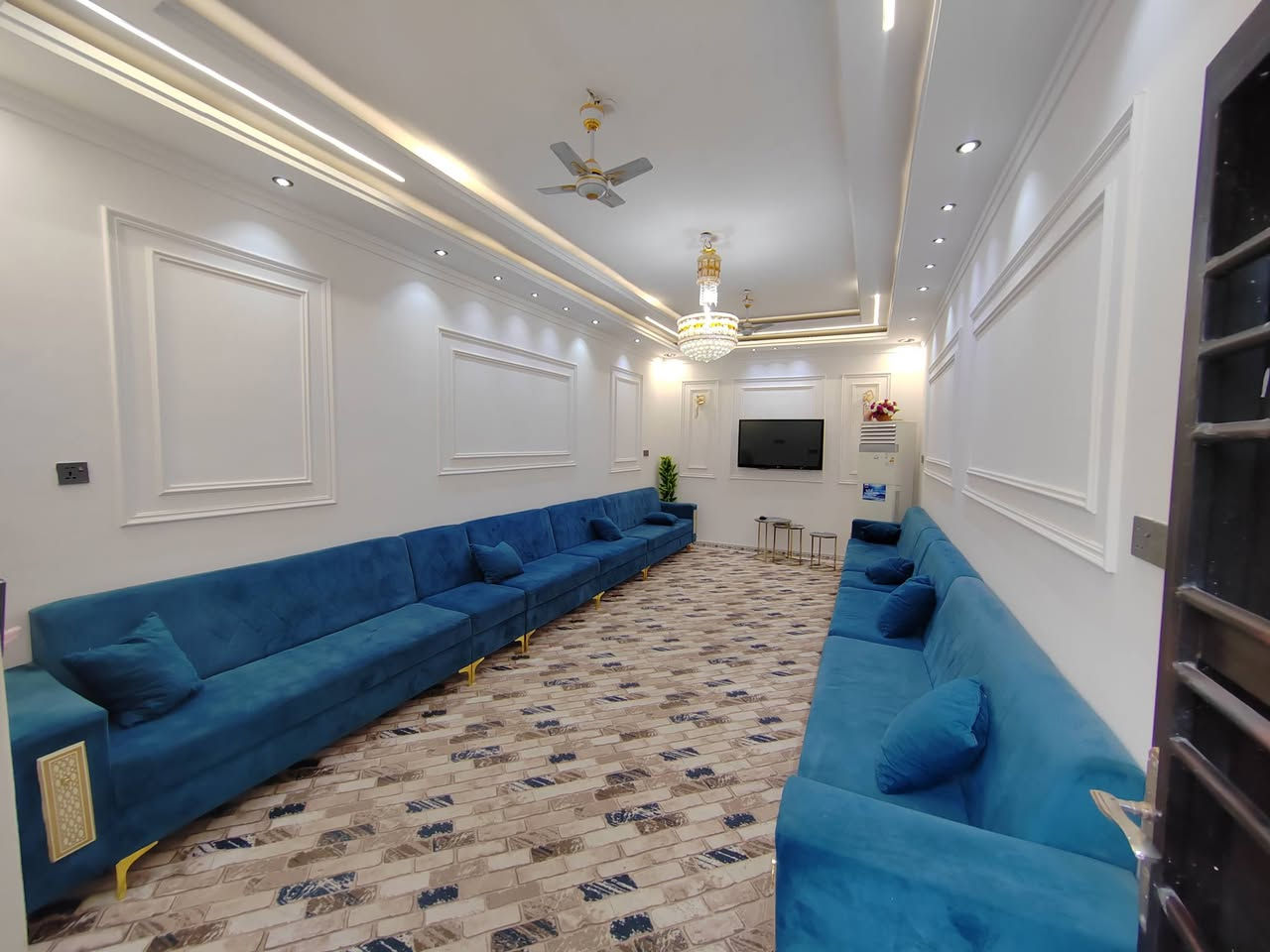 السلام عليكم
بيت طابو للبيع
المساحه/ 110 متر
بناء حديث  سنه 2023كونكريت صب وطابوق
بناء درجه اولى
تأسيس الماء والمجاري والكهرباء شرط درجه اولى وماركه
عرض الشارع ١٠ امتار
يحتوي البيت على
الطابق الاول ( ديوانيه _ واستقبال _ وصحيات عدد 2_ وطارمه _ ومطبخ _غرفه نوم عدد 1)
الطابق الثاني (غرف نوم عدد ٢ _صحيات عدد 1)
 السطح شتايكر
السعر مع الاثاث /250 مليون
السعر بدون الاثاث / 230 مليون
العنوان / الناصريه_ الشرقيه قرب ساحه العمال
للاتصال والاستفسار /***********
