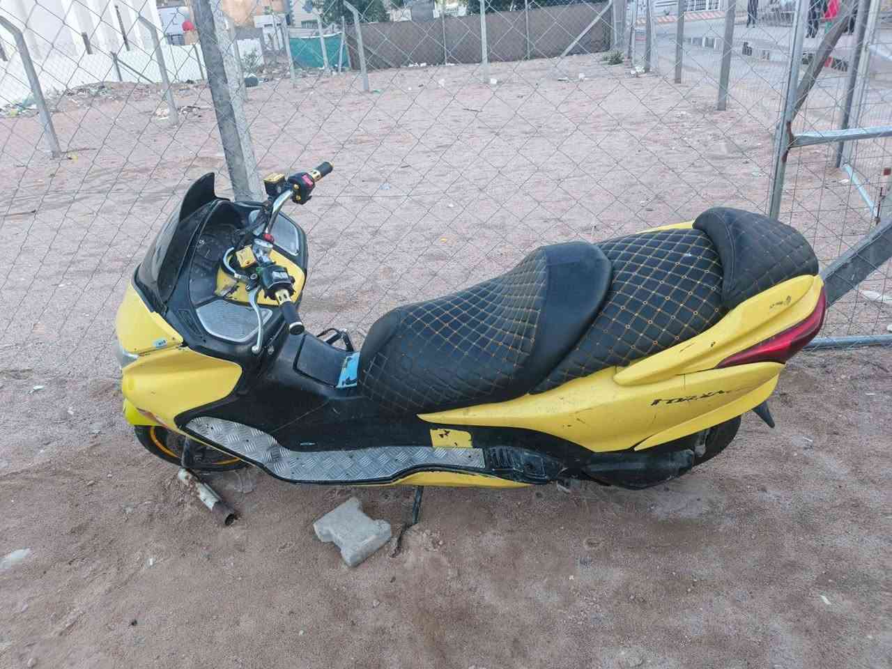 السلام عليكم فورزه ل ٠/٨ للبيع تمشي تشتغل لاكن بيهه فطر في الاكسل + بيهه كسر في البجم + الويل الخلفي اسنانه مأكوله والباقي كلشي مابي المكينه ما مفتوحه ابيع حديد قيم ونطيني سعر مكاني نجف الاشرف


**إذا كنت صاحب هذا الإعلان وتريد حذفه لأي سبب، رجاءا أرسل رسالة إلى الدعم الفني**