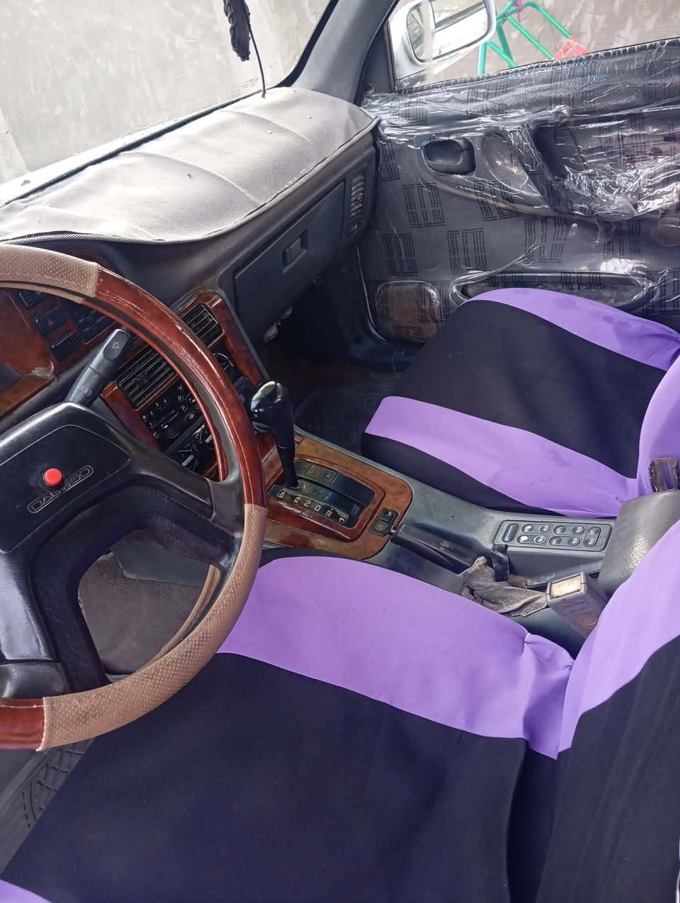 دايو برنس موديل 1995رقم بغداد دولي سنويه وهزه جديده .بأسمي لون ابيض. مكينه 2000مفتوح جديده كير واتو جديد . بيه مكانات صبغ سياره بلاديه شواصي جدد . تبريد عاطل . تايرات نضيفات . مشط ستيرن مال حاويه حداديه نضفيه. كهربائيات شغال كيجاته كله شغاله. خياس مابيه .. سياره مال جناي .. سعره 35وبيه مجال .
مكانه بابل قضاء القاسم 
***********
