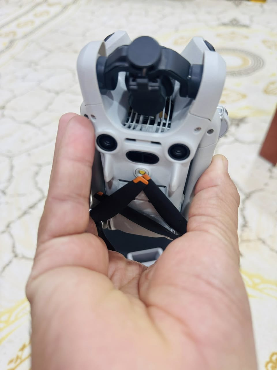 سلام عليكم ادرون مني 4للبيع مع ملحقاته. مثل مارضح بل صوره درون جديده جدن وبسعر مناسب للستفسار / اتصل على الرقم التالي***********
