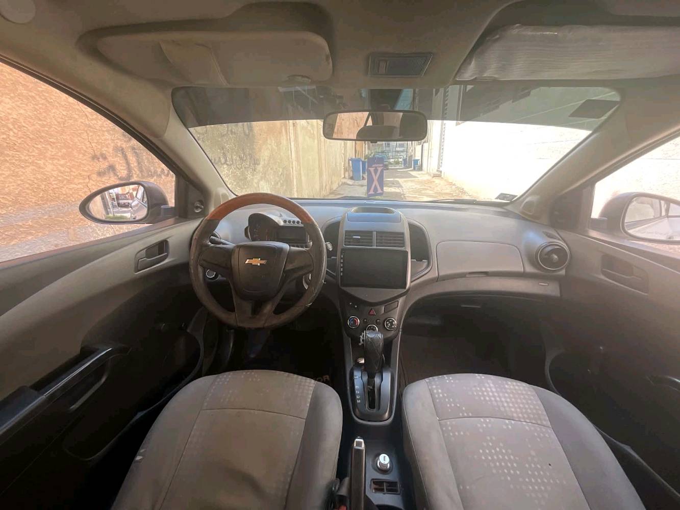 🚗 للجادين فقط – شفروليه سونيك 2012 وارد خليجي 🚗

إذا تبحث عن سيارة اقتصادية، نظيفة، وسعرها مناسب، فهذه فرصة تستحق المعاينة.

✅ المواصفات:

- شفروليه سونيك موديل 2012 – وارد خليجي.
- مكينة وكير مكفولات.
- بدون صبغ، فقط بارد كما هو موضح بالصور.
- السنوية جديدة وباسمي.
- التحويل مباشر ثاني يوم.
- رقم بغداد – مشروع وطني – الهزة جديدة.
- السيارة كاملة ولا يوجد أي نقص.
- صدر الأمامية (الحديد) تم شده قبل أسبوع.
- صدر الخلفية جديد وتم تبديله.
- تخم تايرات جديد.
- بطارية جديدة تم تبديلها قبل يومين.

🔧 الملاحظات بكل أمانة وشفافية:

- تحتاج فقط كمبريسر.
- يوجد صوت رواجز عند أول تشغيل فقط، وبعدها يختفي.
- دهن المحرك مبدل قبل يومين.

السيارة معروضة بكل مصداقية، ولا أخفي أي ملاحظة عن المشتري. افحصها بأي مكان، وجيب ميكانيكي تثق به، وإذا عجبتك توكل على الله.

📍 الموقع: بغداد – حي الجهاد.
📞 للاتصال: ***********
💰 السعر: 63 قابل للتفاوض للمشتري الجاد وبعد المعاينة فقط.

رجاءً اقرأ الإعلان كامل قبل الاتصال، والاتصال للجادين فقط.