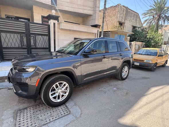 جيب شيروكي لاريدو 2024 كلين
ماشية 7000 بس 
رقم بغداد
خمسة راكب 
فتحة سقف 
بصمة
شاشة جبيرة
تحكمات قطعتين 
رادرات امامية وجانبية 
مانع تصادم
والمواصفات ال لاريدو 
حادثها شبر بالجاملغ بدون ايرباك
السعر : 31,500$ بيع مستعجل 
للاستفسار الاتصال
***********
