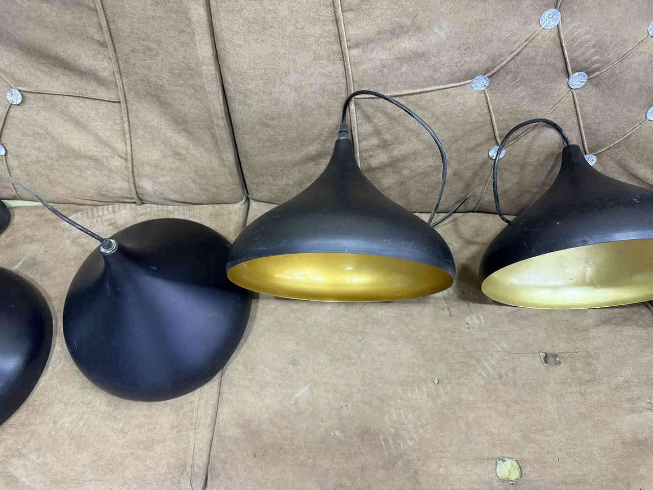 غراض للبيع 
فيشه نوع عراقي نظافة ٩٠٪؜
مسطبه جلوس قياس مترين عدد ٤
ميز دومنه قياس ٧٠ سم 
سستم صوت سماعتين وجهازهن 
انارة كبوس عدد ٨
للاستفسار مراسله 
الرقم ***********
