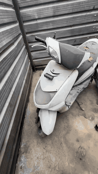 للبيع بغداد الدورة سعر مناسب جدا 
*********** 
دراجات وحدة متصعد بانزين والثانية تشتغل وتكطع 
نظاف وحلوات 
سعر ٤٥٠ ثنينهن وبيهن مجال
