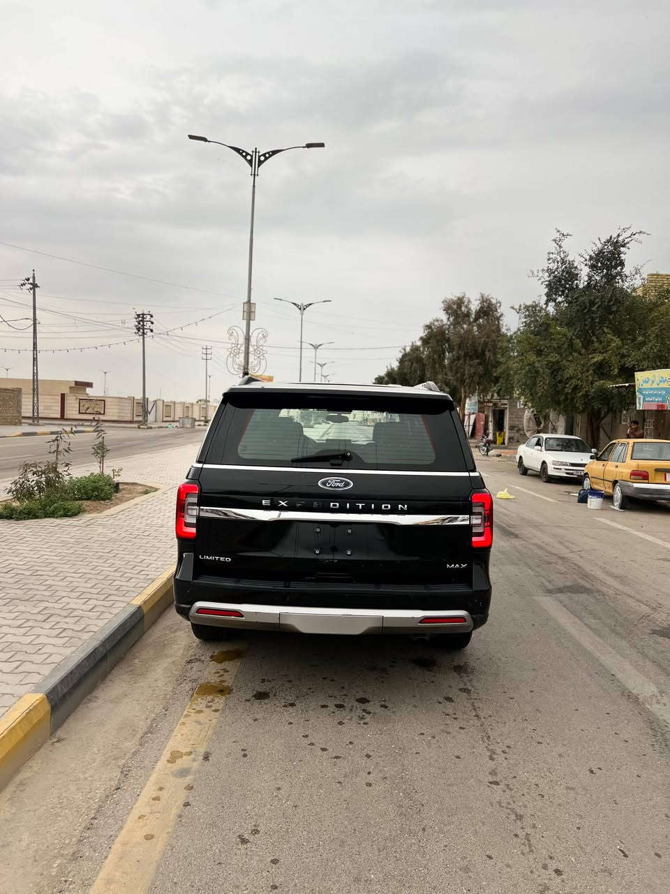فورد اكسبديشن 2023 لمتد ماكس بدون لوحات بسمي تترقم جميع المحافظات ما عده الشماليه
ماشيه 48 ألف السعر 240
*********** بي وتساب
مكانه كوت مركز المدينة
