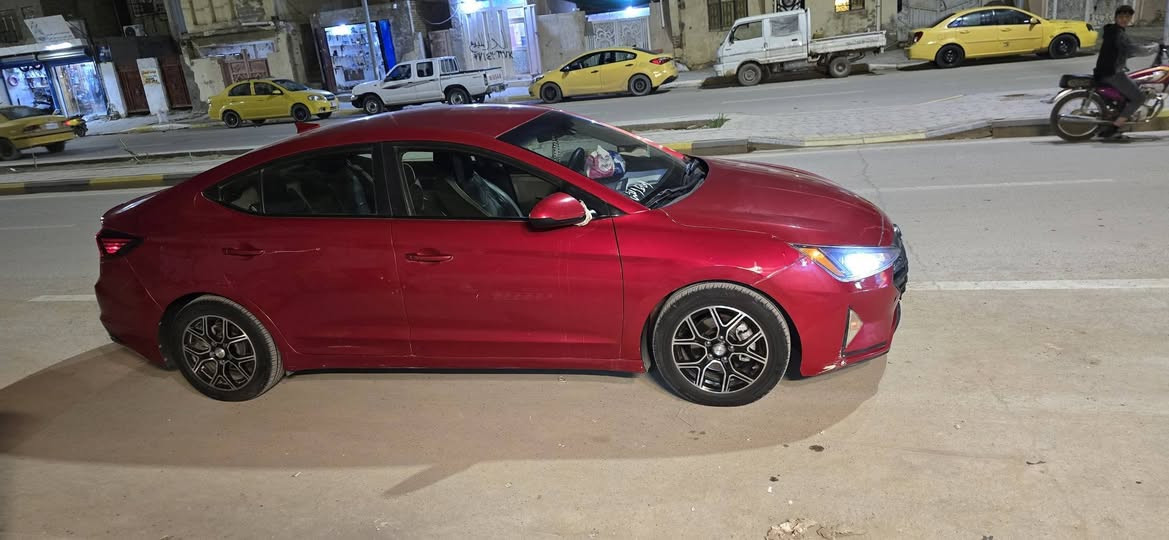 السلام عليكم
سياره النترا موديل 2020 
 وارد امريكي  حادث بنيد فقط 
مكينه 2000 دوش
مكاني واسط مركز محافضه 

 رقمه بصره 
بعدله سنه وصير حره وكاله عامه ب اسمي 
السعر ١٢٥
***********
