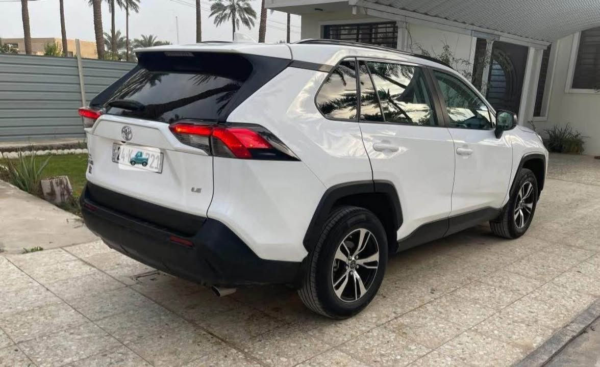 راف 4 (كلين )
موديل 2023
رقم دهوك 
بدون صبغ مجرد حادث بسيط بالتاير 
رادارات
مانع تصادم
مانع انزلاق
تحديد مسار
تحديد سرعة 
أنظمة قيادة 
تحكمات بريك بصمة اوتو هولد
لايت وبروجكتر زنون واتو
كامرة وشاشه  كبيرة وتحكم سرعة تبريد امامي خلفي 
السيارة جديدة وماشيه 55 سبير وعدة مامستعمل
طخم تايرات جدد سنوية جديد هزة جديد
السعر   228 مجال جدا بسيط مكاني بغداد لا تبخير ولاتنقيص كلش نظيفة 
*********** بغداد, العراق
