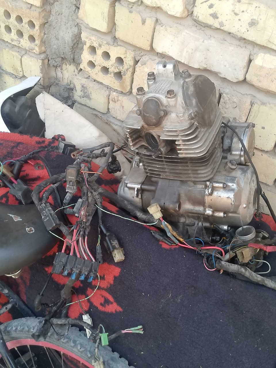 سلام عليكم عندي مكينه قفاز كاوسكي نوزل 2004 ياباني للبيع كامله شاصيه اندعم ضيره كامله شغاله سعر 275وبيه مجال استفسار واتساب ***********
