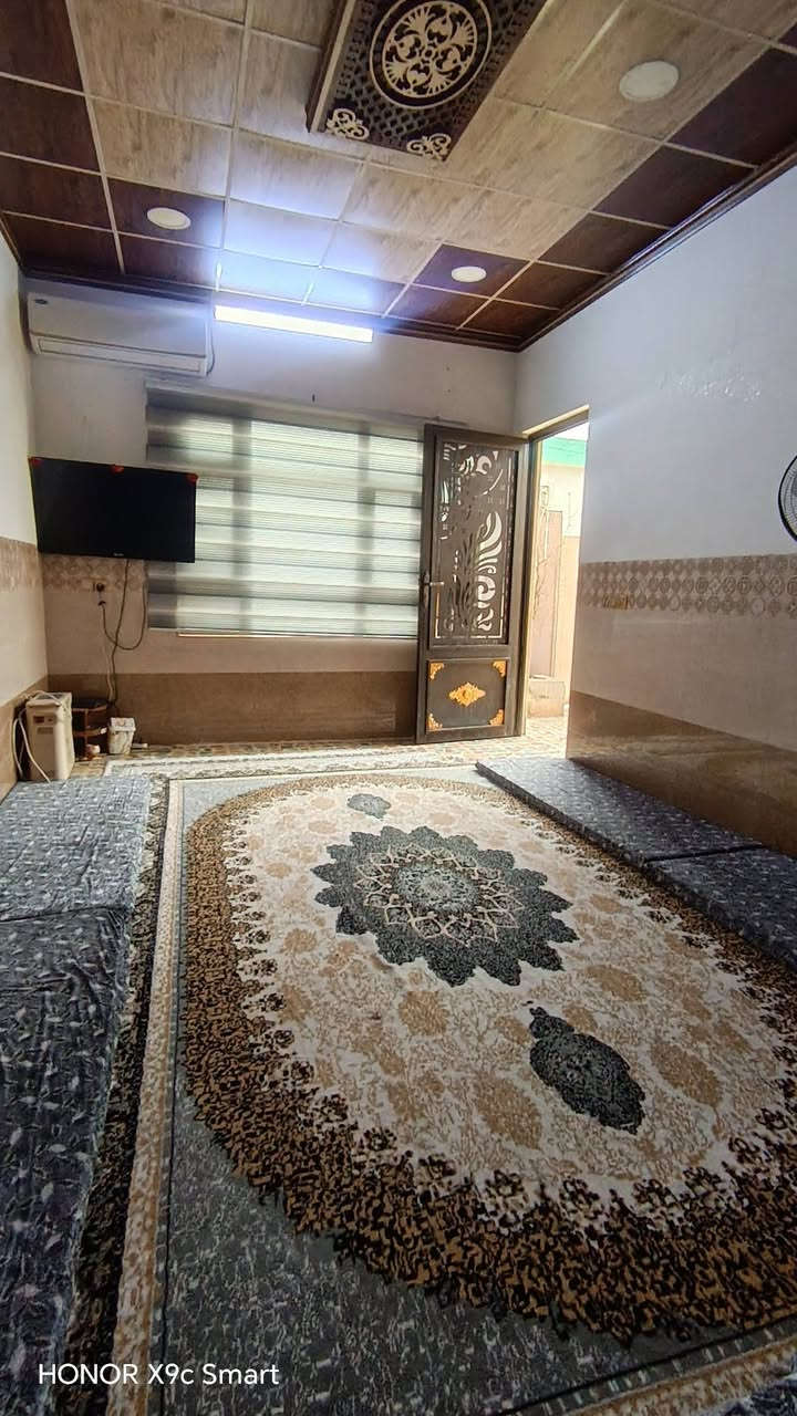 سلام عليكم من رخصت الادمن المحترم 
دار. لبيع في حي الملائين يم الكمرك. مو بعيد عن الشارع العام بيت ركن مساحه 150.طابق ونص غرفتين. جوا وستقبال ومطبخ وحمام وصحيات خارج داخل. وفوك غرفتين. وهول. بيت كامل مايعوزو. شي صقوف ثانويه كامل بيت جاهز.  لتواصل ***********.
